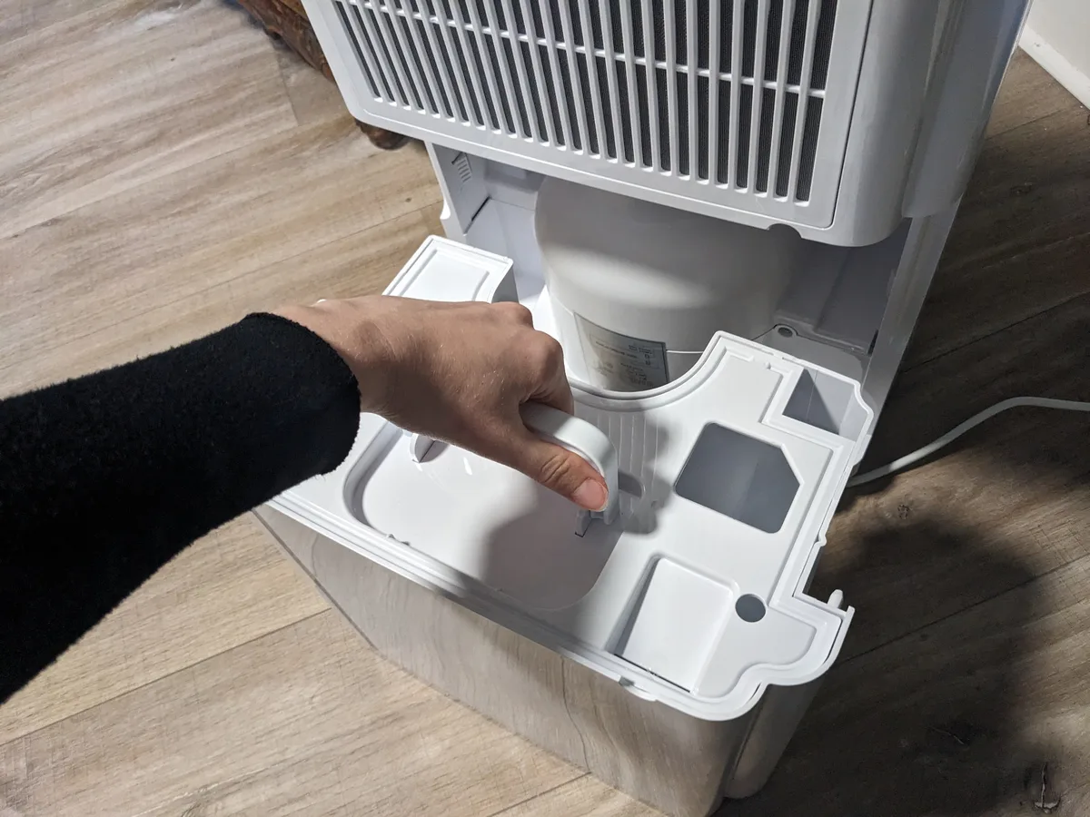 how to prepare a dehumidifier for storage