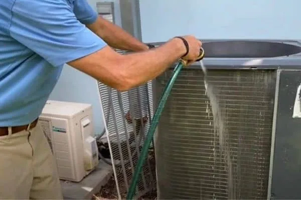 white vinegar cleaning solution